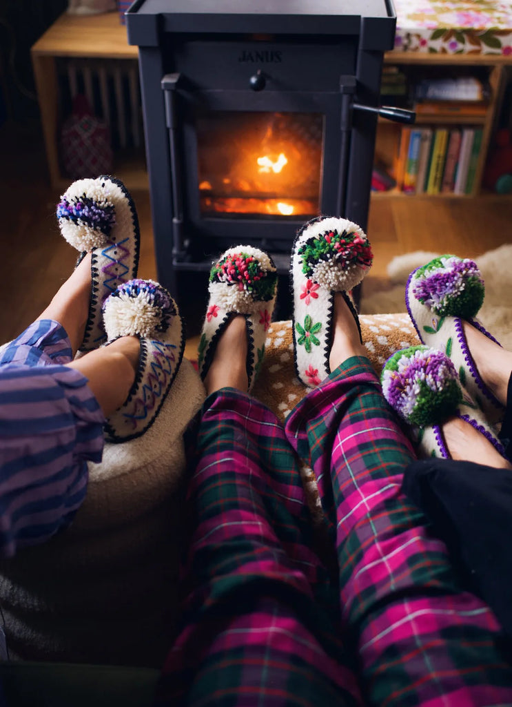 GIVE A PON Mousakas slippers