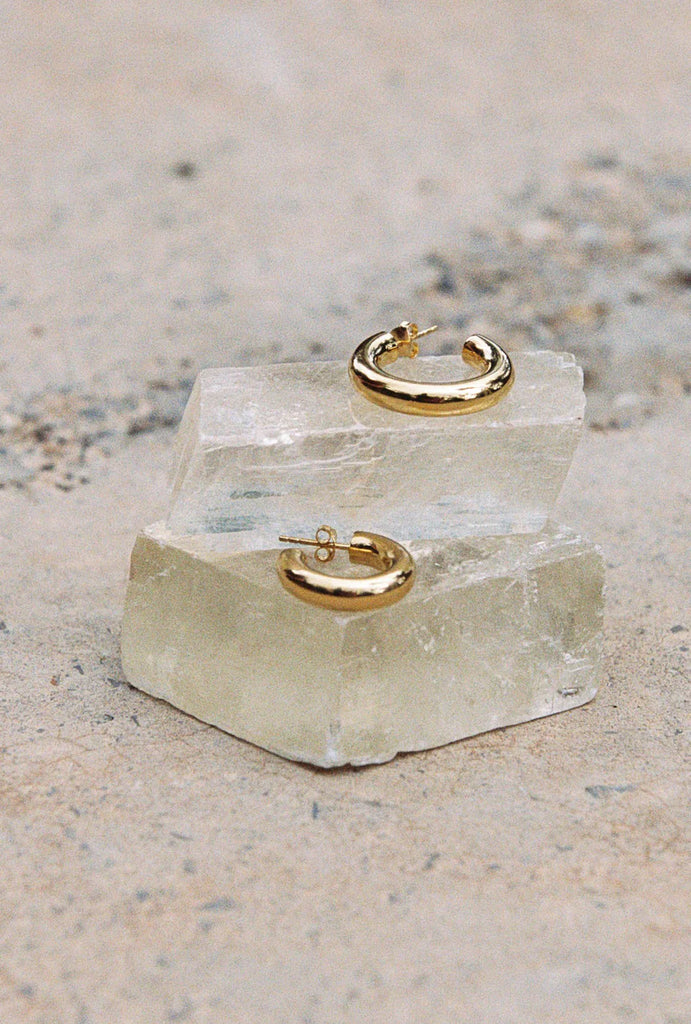 WILDTHINGS COLLECTABLES Statement chunky hoop 15 mm earring gold plated single piece