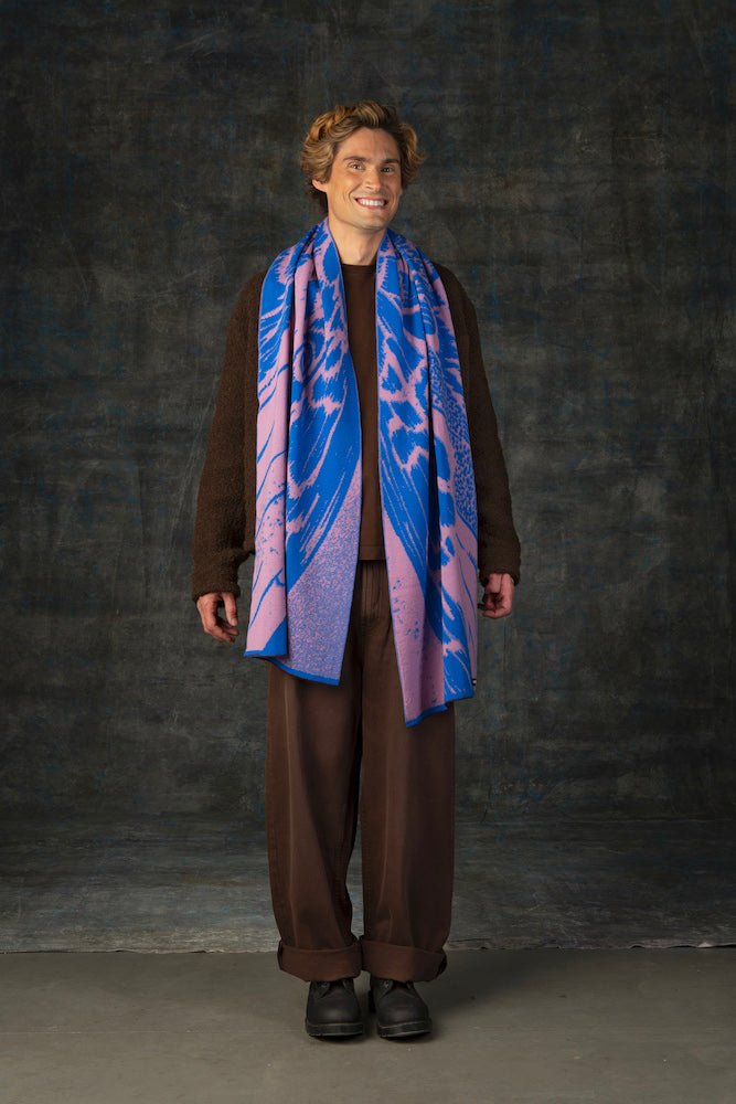 WOLVIS Aurata maxi scarf cobalt