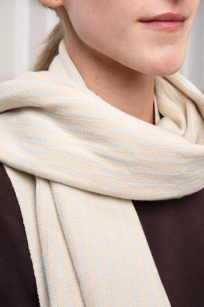 WOLVIS Martha maxi scarf meringue