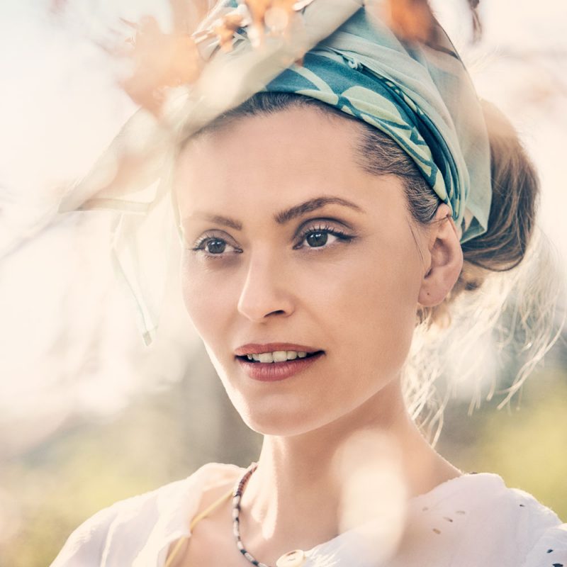 LINDA PABST Blue sister scarf big