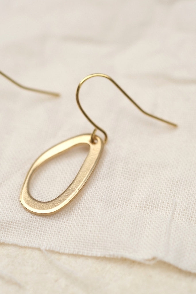 BRASSCAKE Alabaster hook earrings