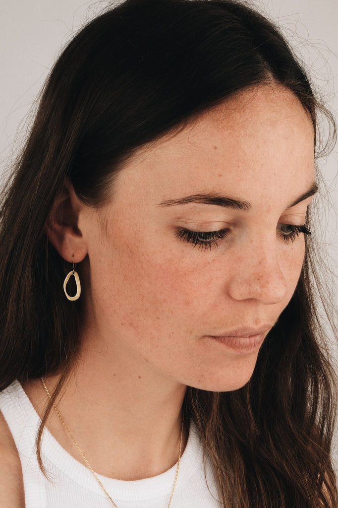 BRASSCAKE Alabaster hook earrings