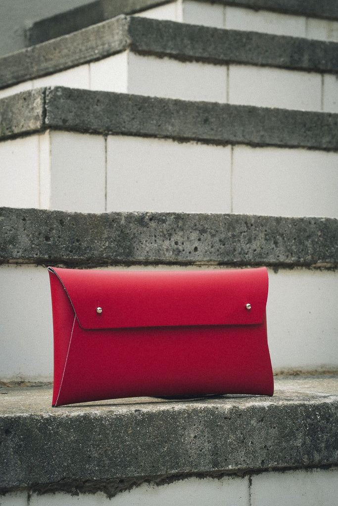 WALK WITH ME Regular Pouch Red