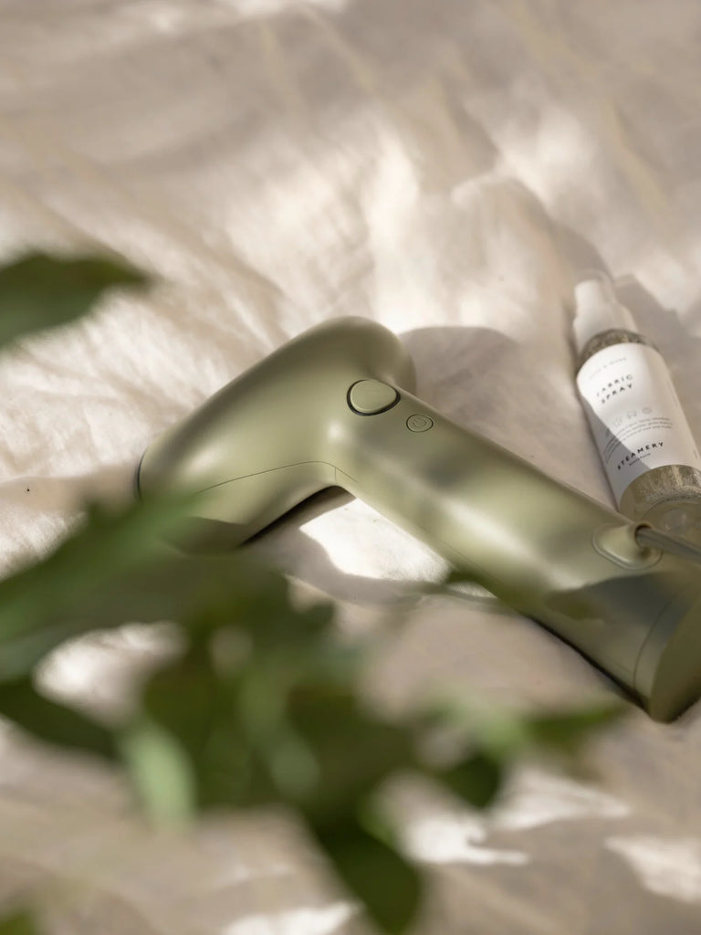 STEAMERY Cirrus no.3 iron steamer sage