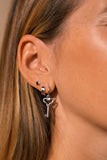 WILDTHINGS COLLECTABLES Hammered key earring silver single piece
