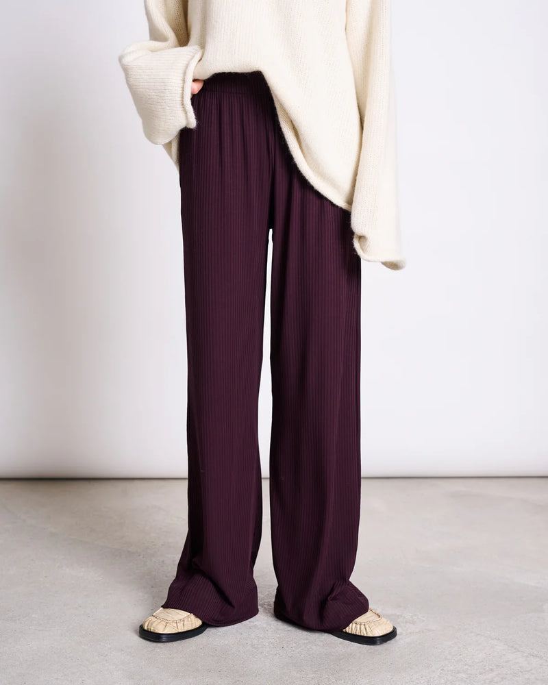 JAN 'N JUNE Smilla trousers cherry lacquer women