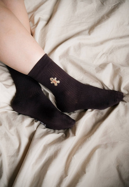 MELAWEAR Ribbed socks dark brown gingerbread embroidery unisex