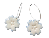 CHLOÉ JULIETTE STUDIO Flower hoops white blue silver