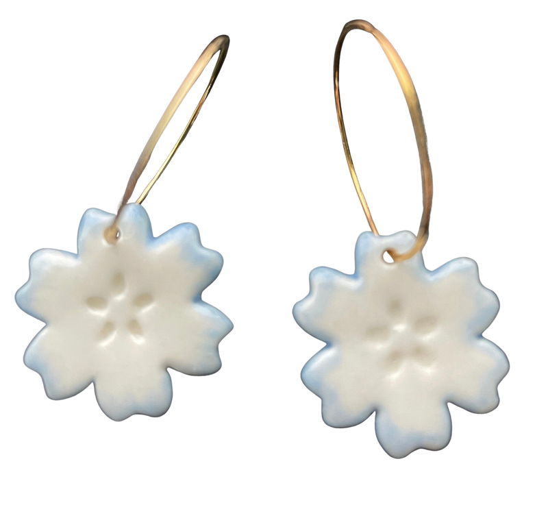 CHLOÉ JULIETTE STUDIO Flower hoops white blue gold
