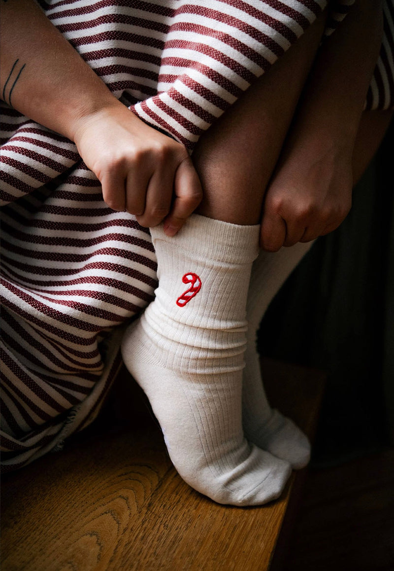 MELAWEAR Ribbed socks cream blend candy cane embroidery unisex