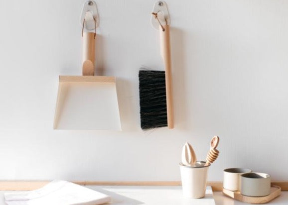 ANDRÉE JARDIN Hand brush and dustpan white