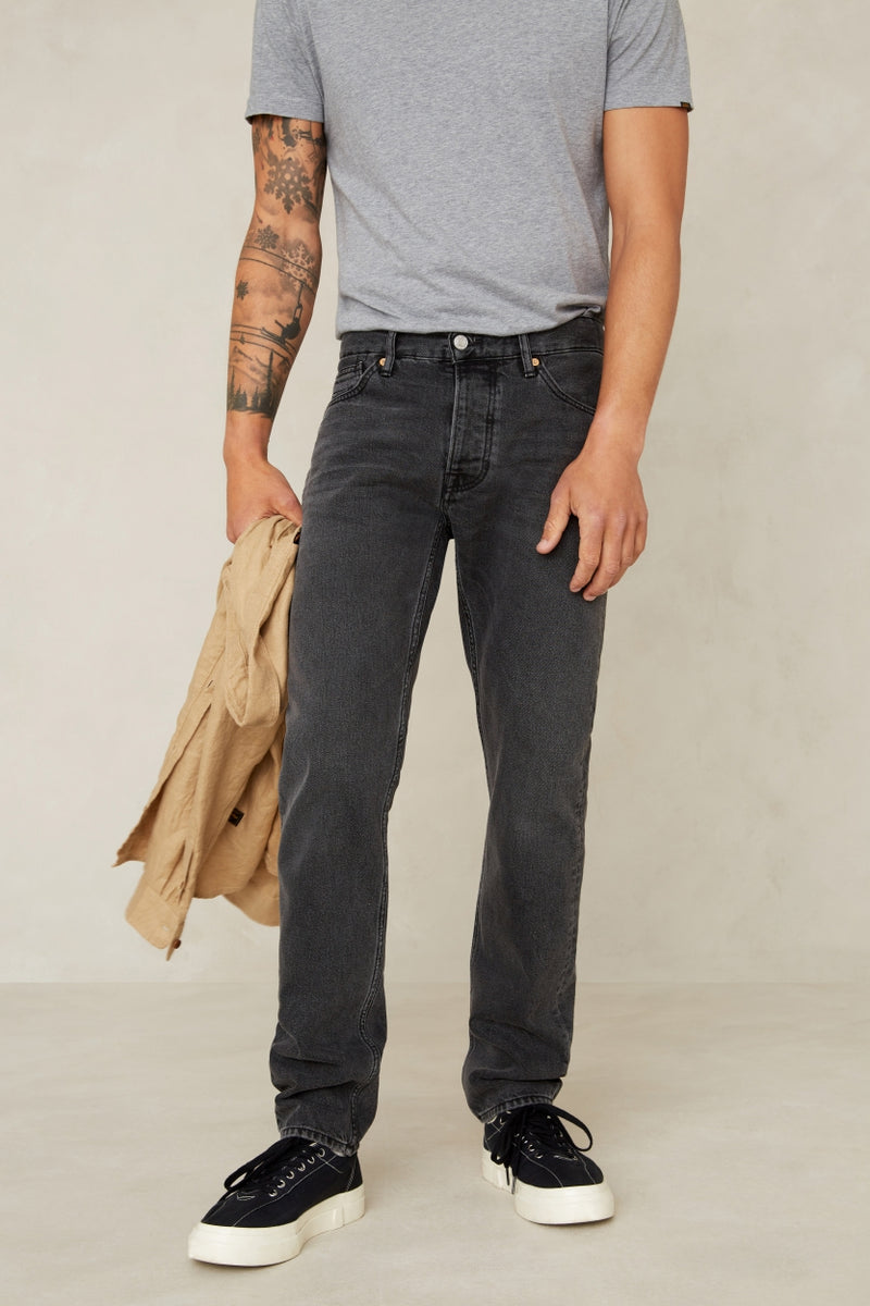 KINGS OF INDIGO Silvio regular fit jeans holo grey worn men