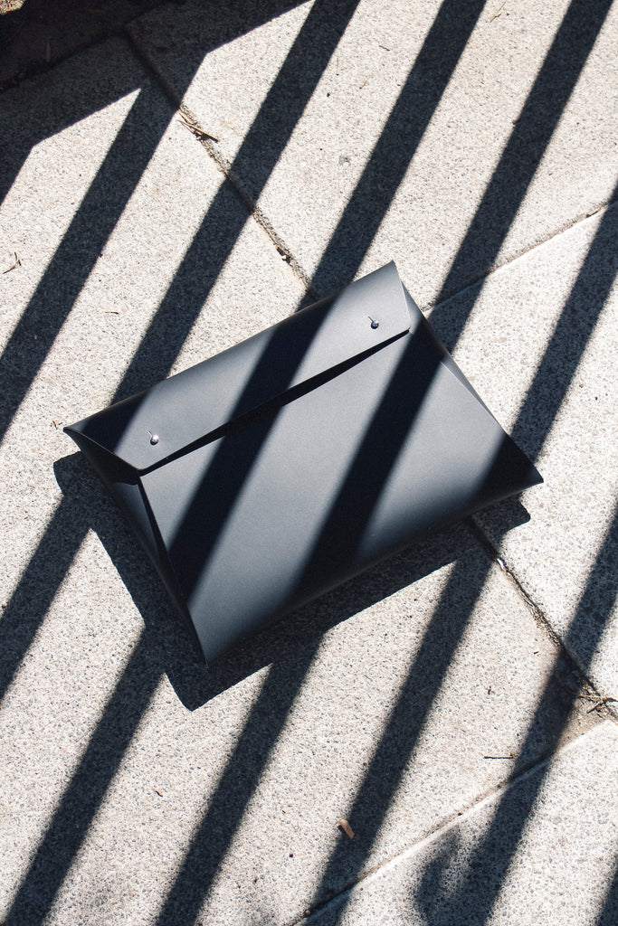 WALK WITH ME Small Document Organizer Black