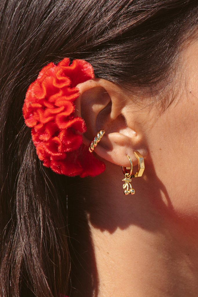 WILDTHINGS COLLECTABLES Classic hexagon huggie earring gold plated - one piece