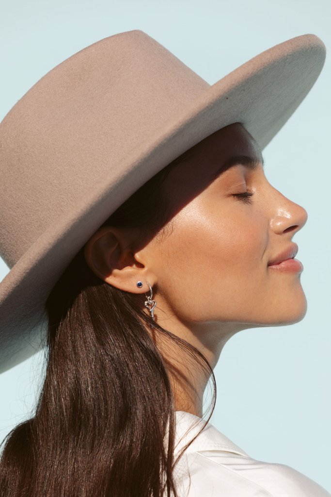 WILDTHINGS COLLECTABLES Hammered key earring silver single piece